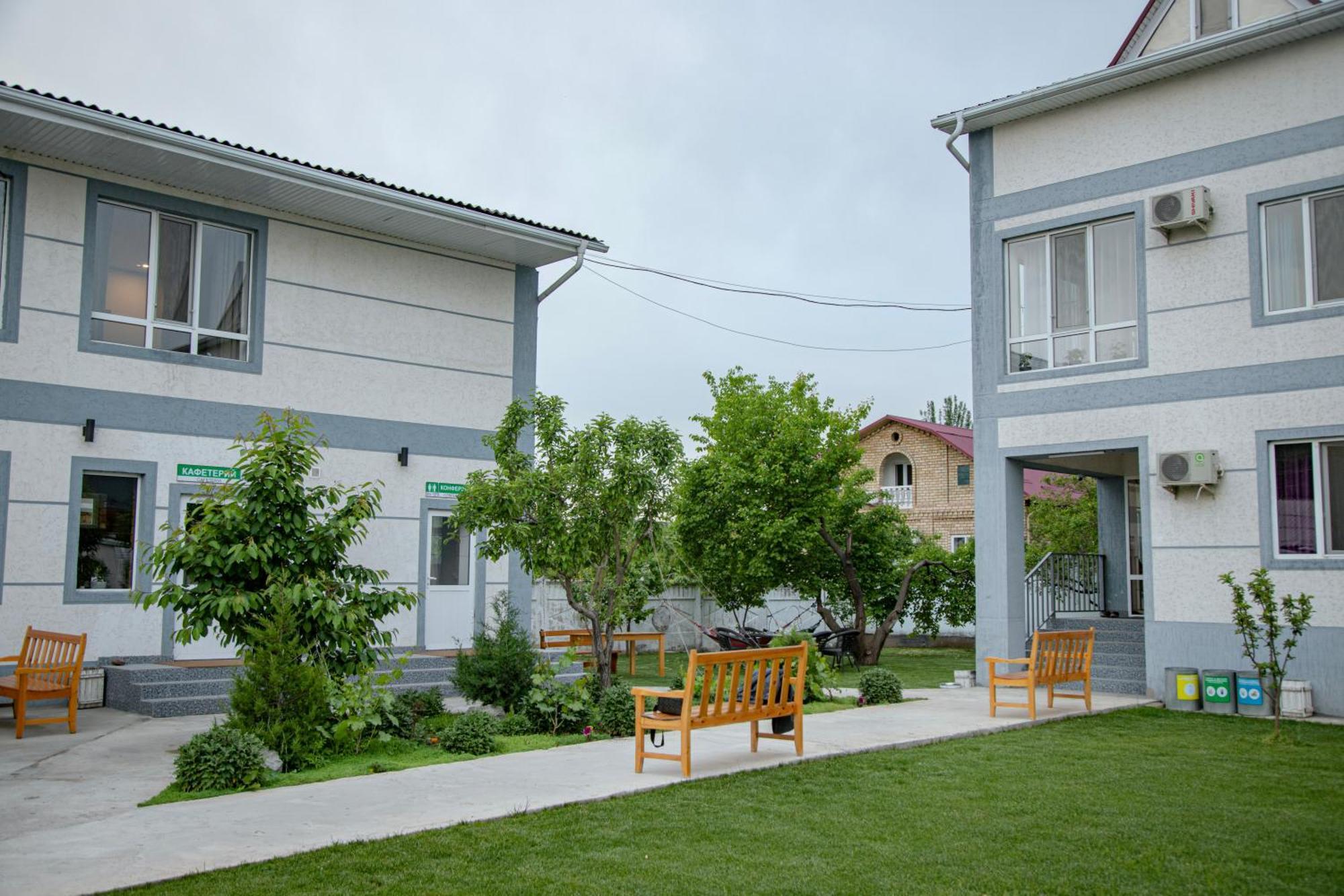 Hotel Good Night Jalal-Abad Exterior photo